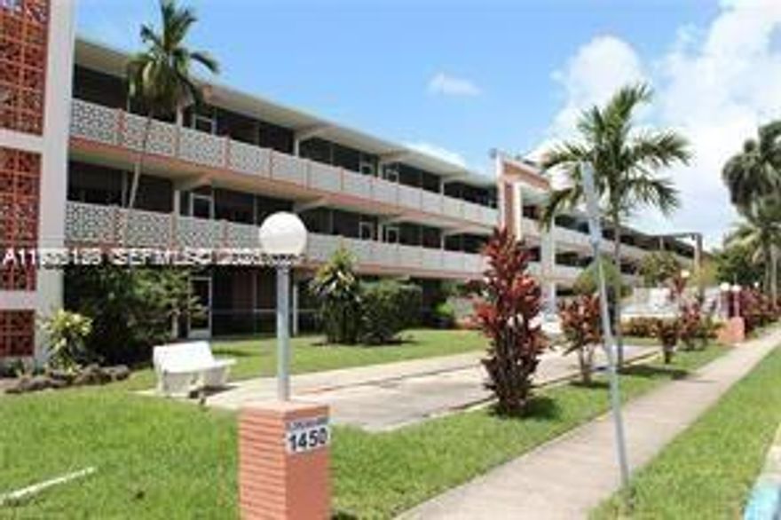GREAT CONDO FOR RENT IN THE HEART OF NORTH MIAMI BEACH 1 BEDROOM 1 BATHROOM,FRESHLY PAINTED.
CENTRALLY LOCATED WITH MAJOR STORES AND HIGHWAYS CLOSE BY,STREET PARKING. CONTACT LISTING AGENT.