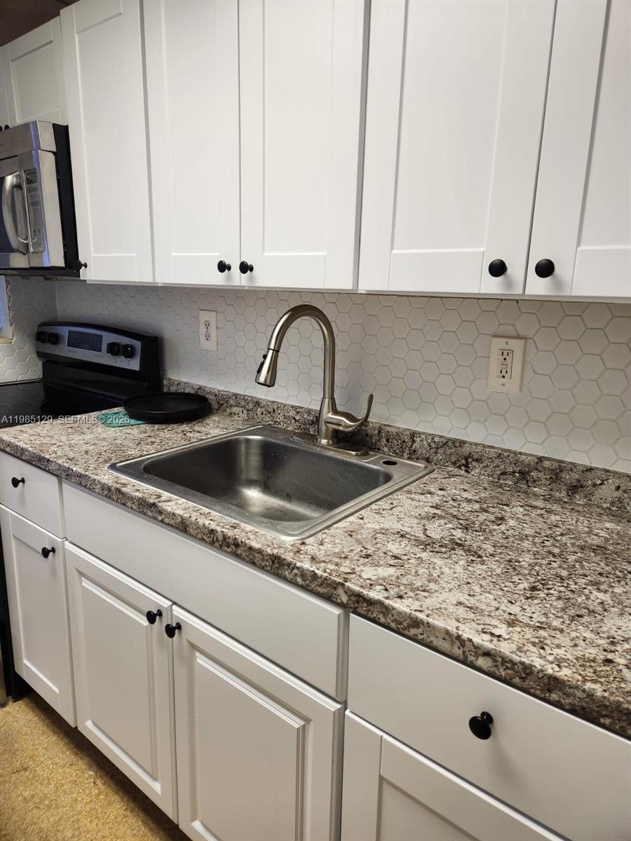 FLORIDIAN ARMS CONDO - Residential Lease