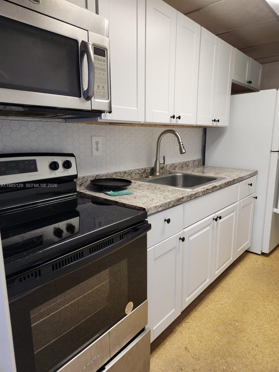 FLORIDIAN ARMS CONDO - Residential Lease