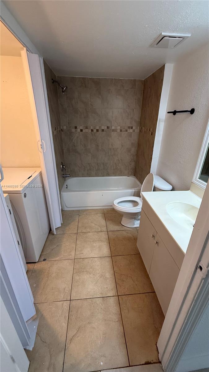 VISTA TRACE 2 CONDO - Residential Lease