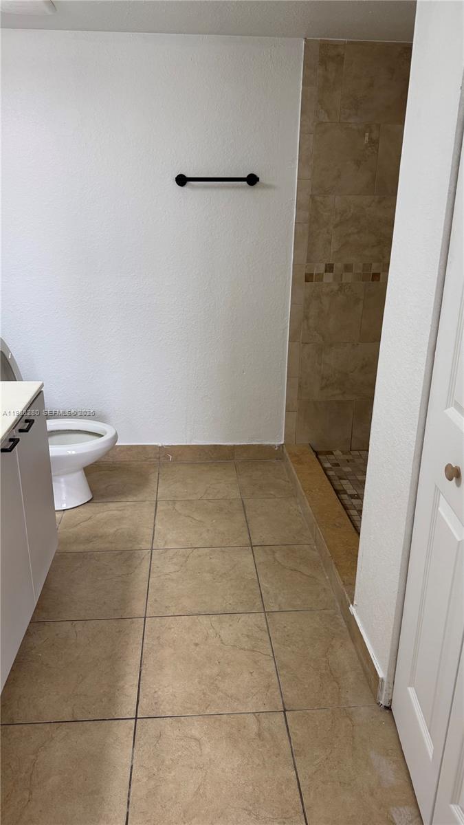 VISTA TRACE 2 CONDO - Residential Lease