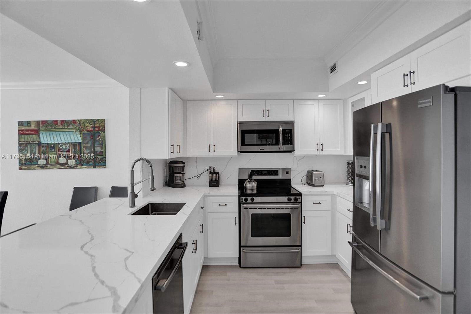 5600 CONDO - Residential
