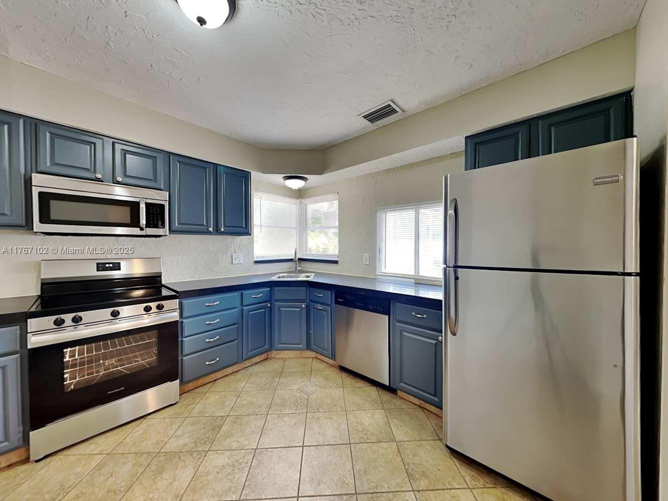 LAKE WYMAN SHORES - Residential Lease