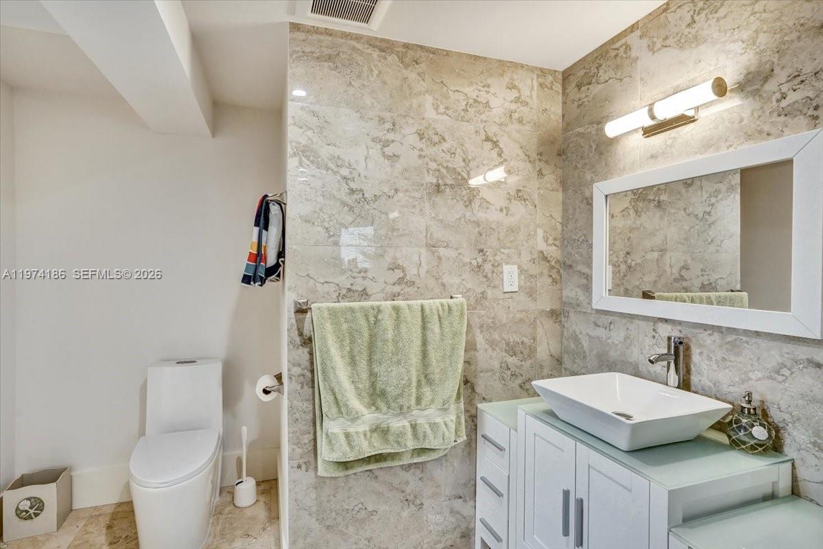 LAUDERDALE BEACH - Residential