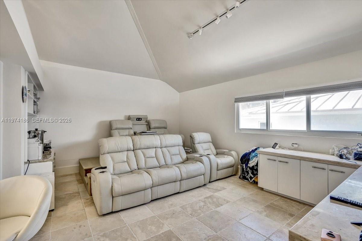 LAUDERDALE BEACH - Residential