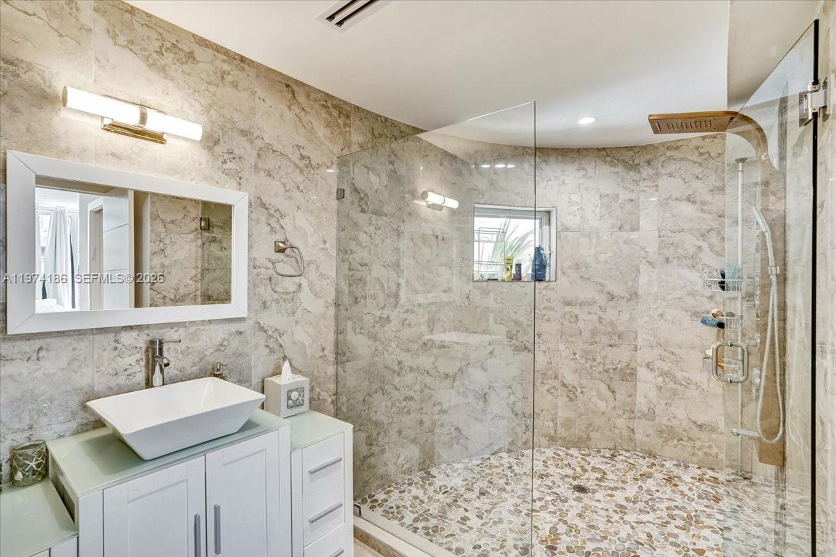 LAUDERDALE BEACH - Residential