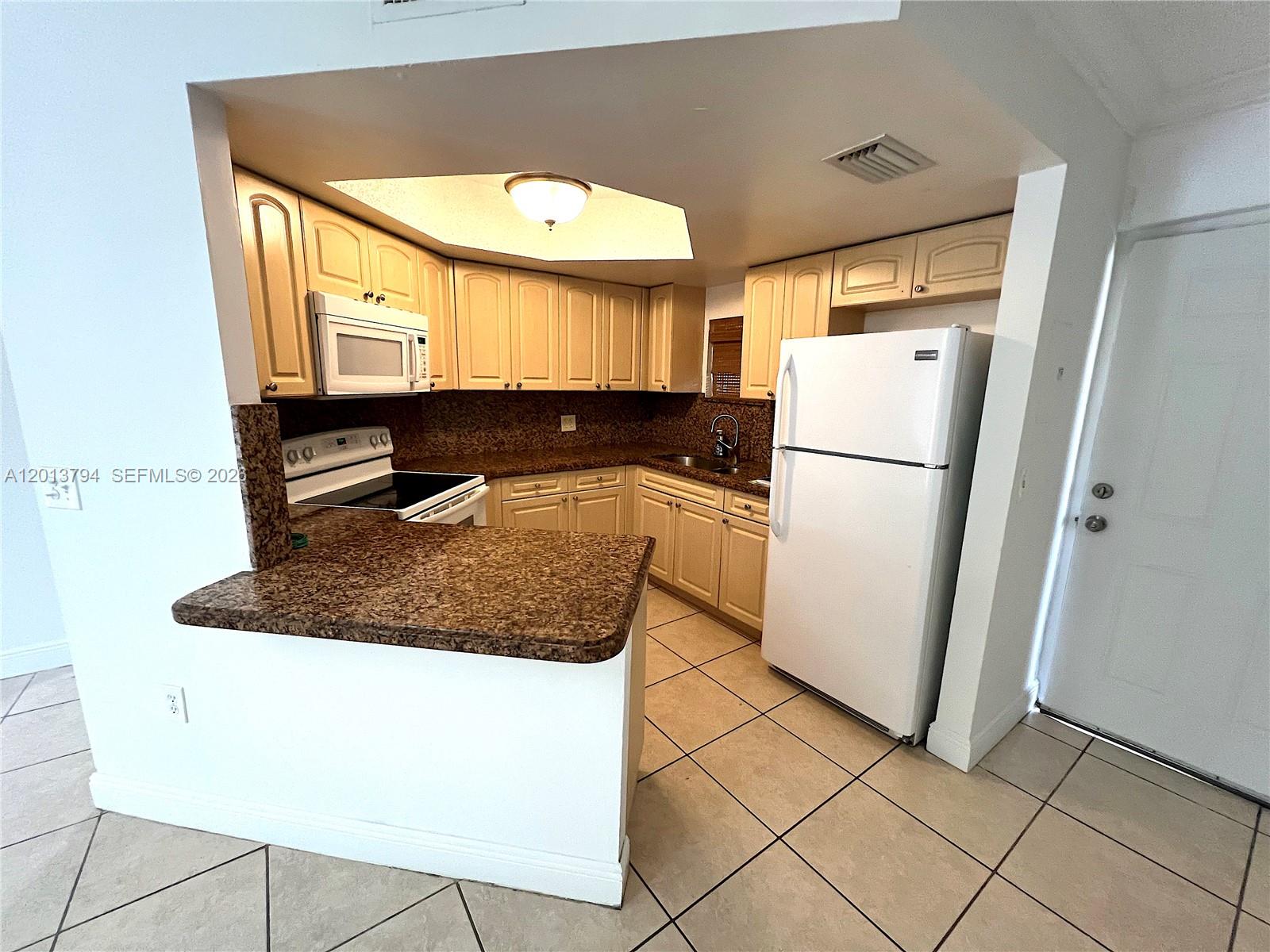 LAS VISTAS AT DORAL CONDO - Residential