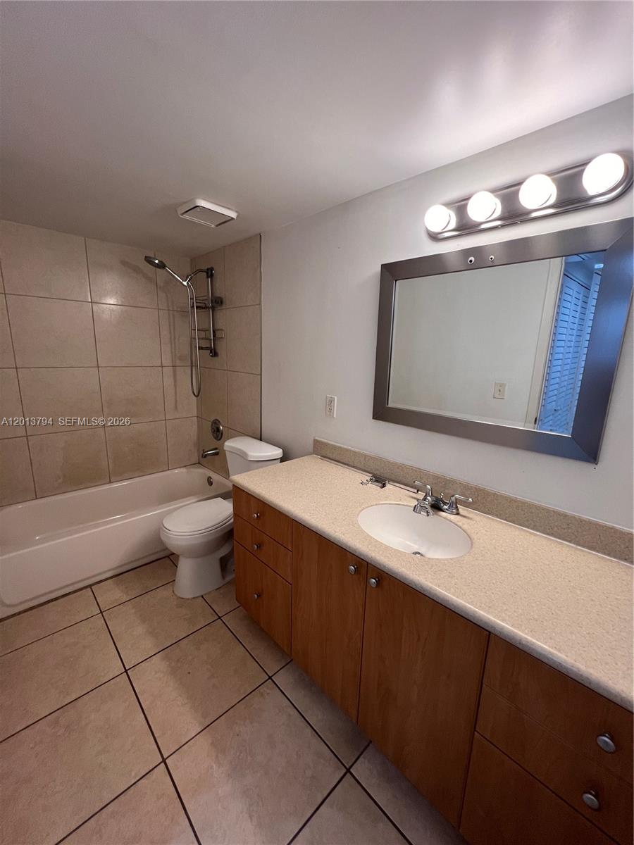 LAS VISTAS AT DORAL CONDO - Residential