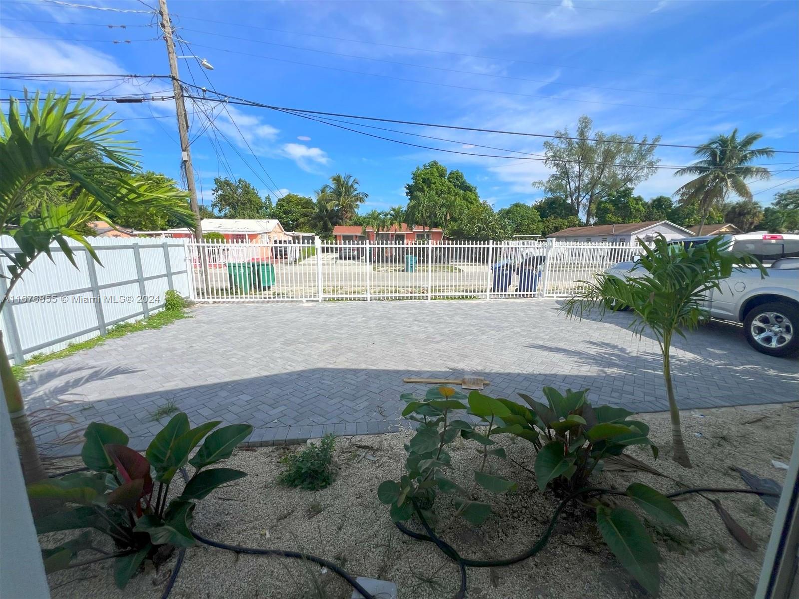 PINEWOOD PARK EXTENSION - Residential Lease