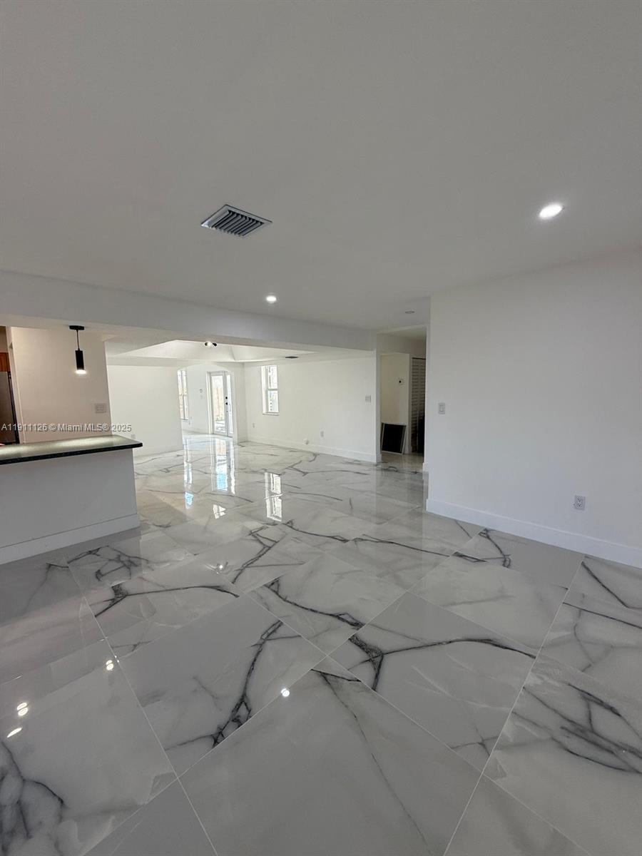 CORAL REEF NURSERIES SEC - Residential Lease