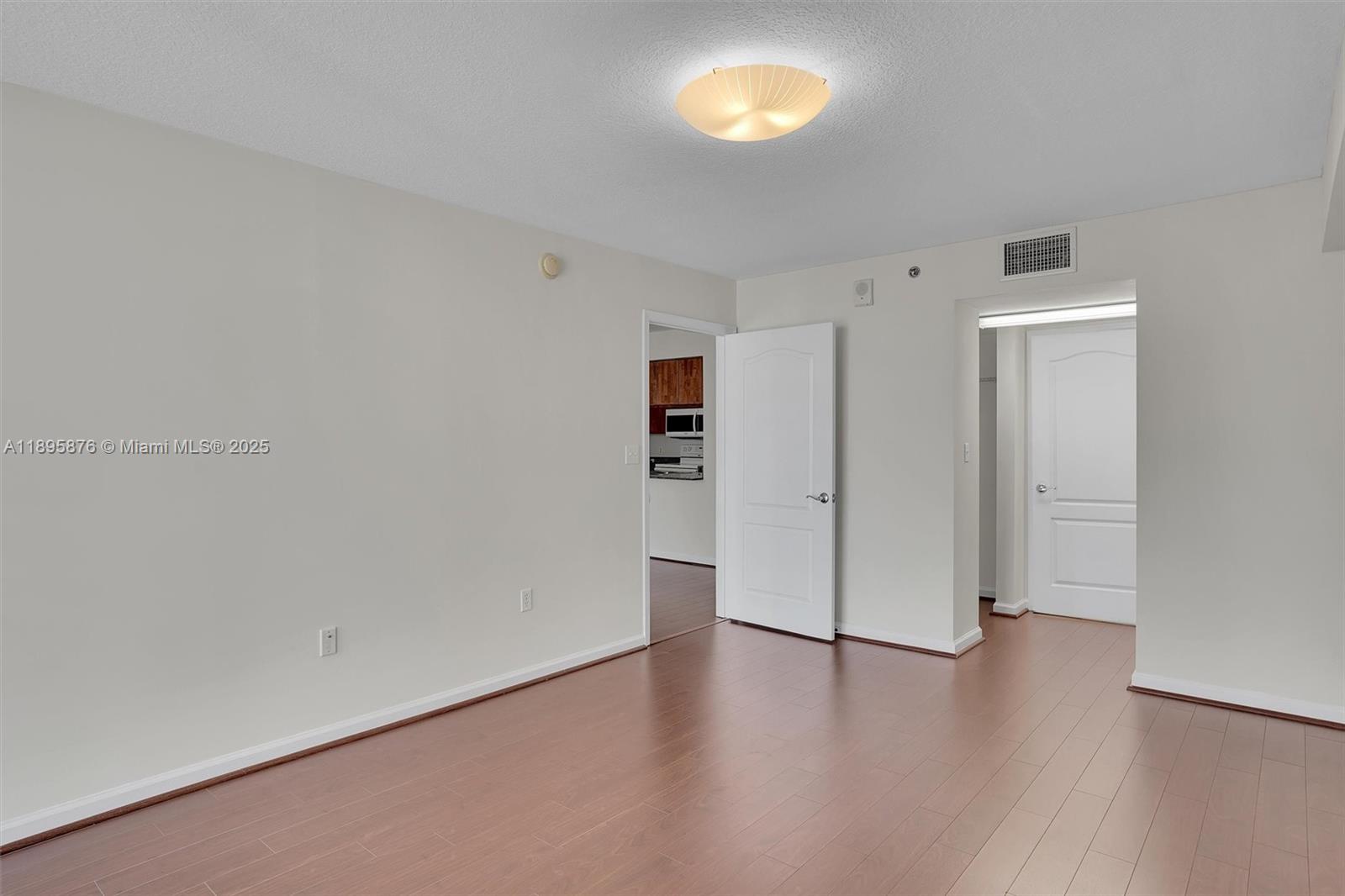 THE CLUB AT BRICKELL BAY - Residential