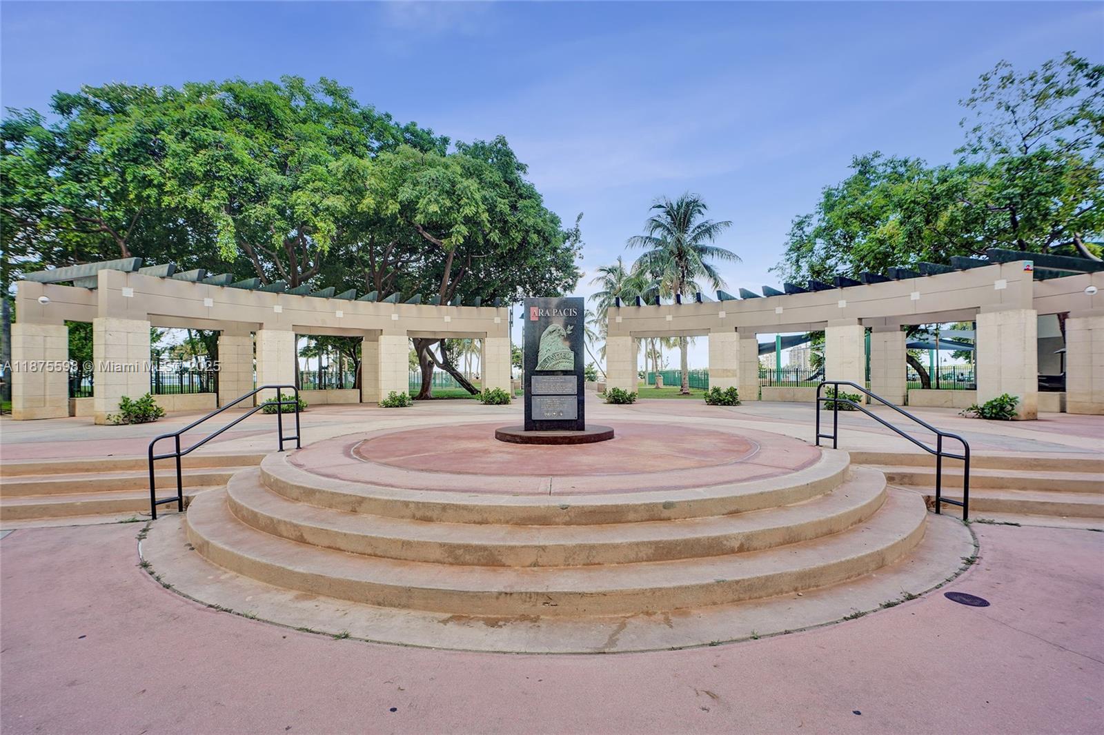 QUANTUM ON THE BAY CONDO - Residential