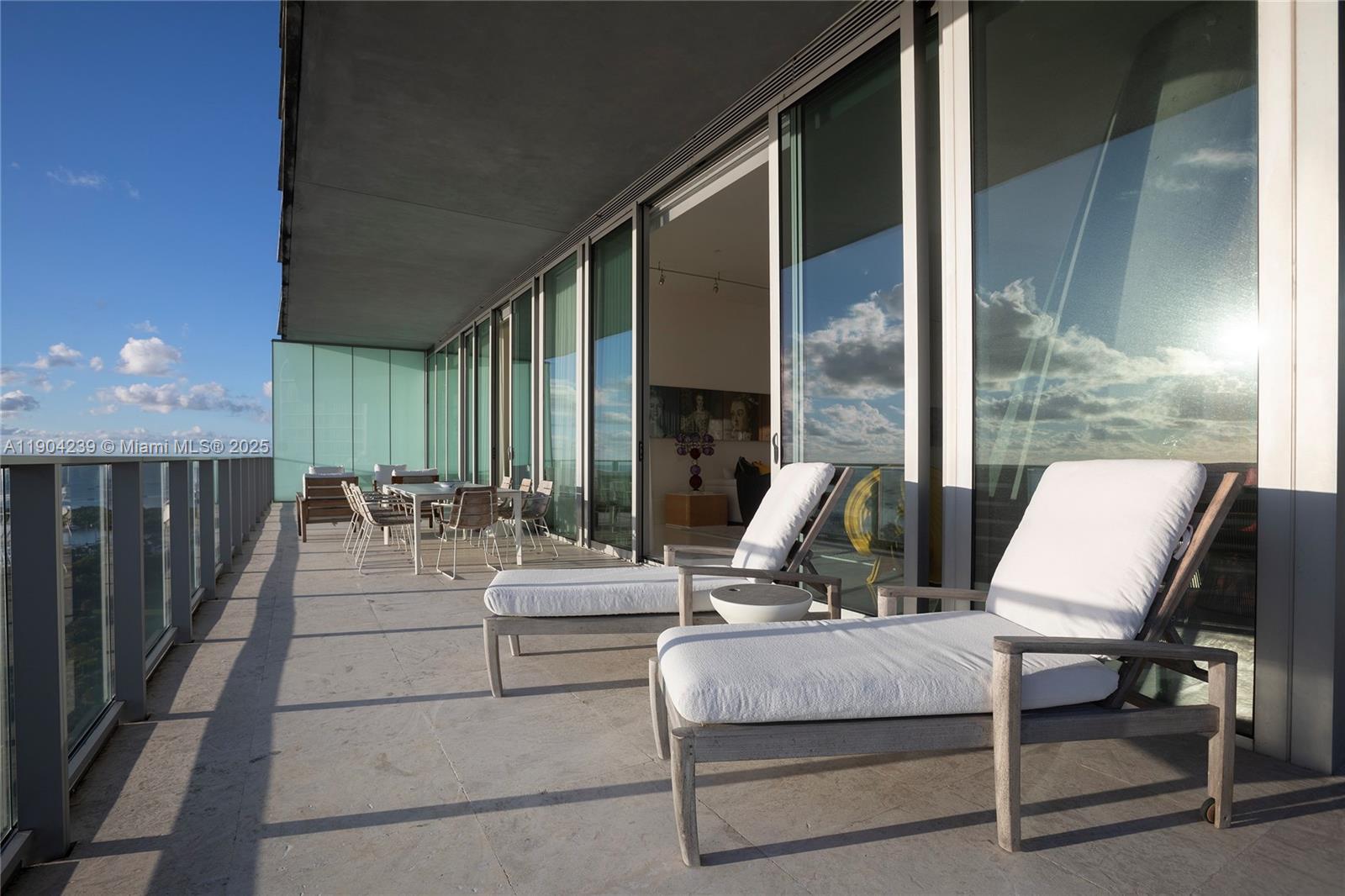 DINNER KEY - Residential