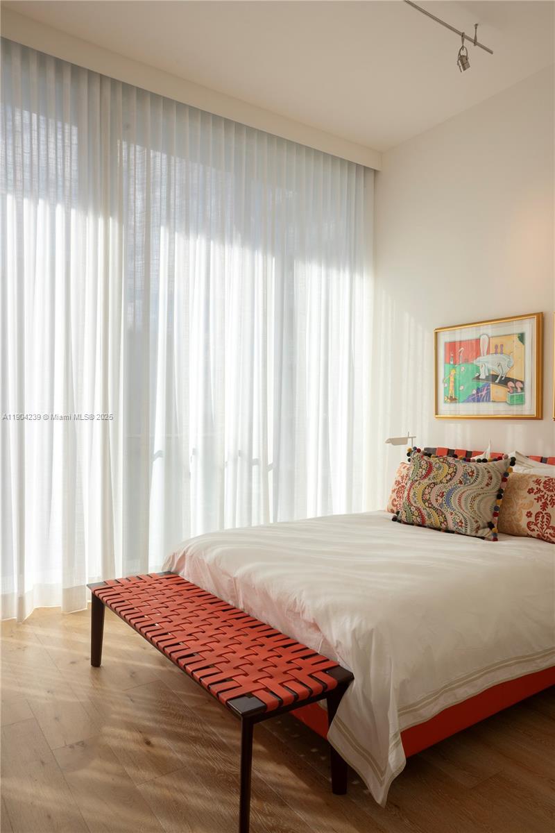 DINNER KEY - Residential