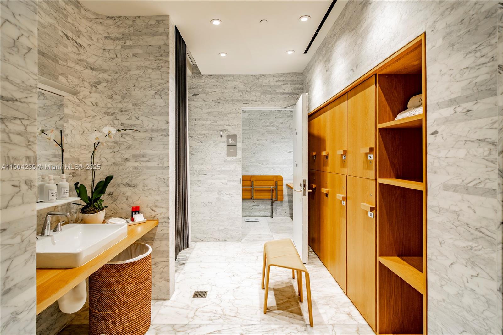 DINNER KEY - Residential