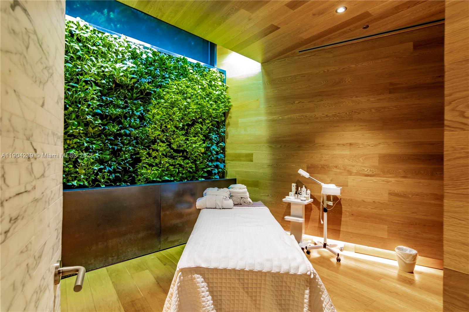 DINNER KEY - Residential