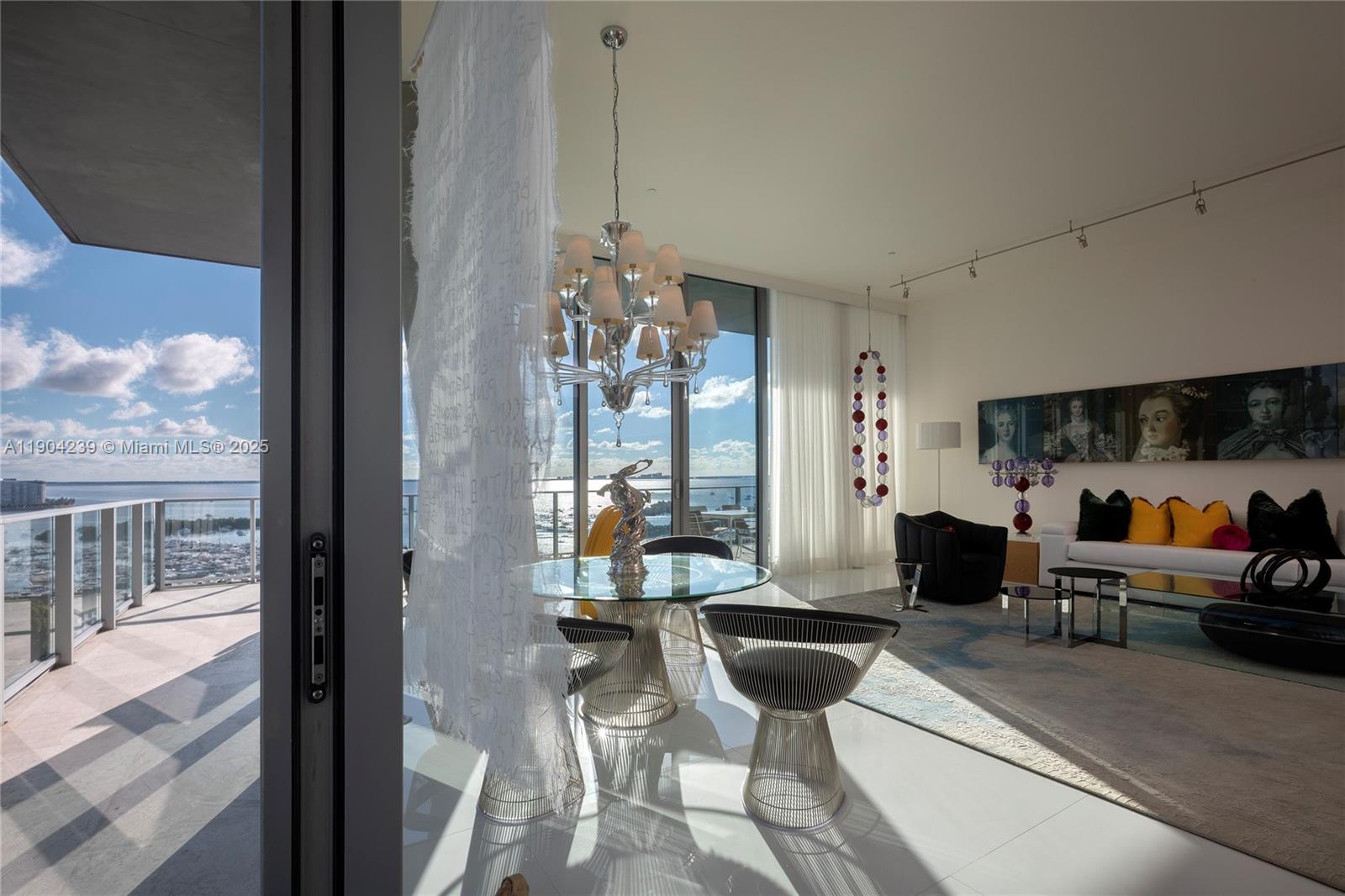 DINNER KEY - Residential