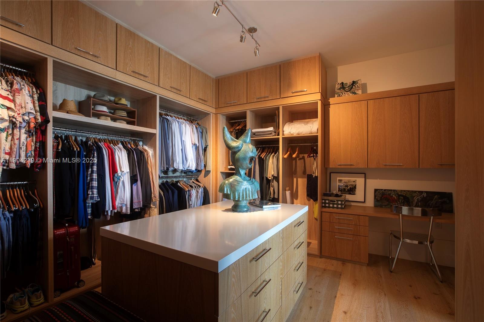 DINNER KEY - Residential