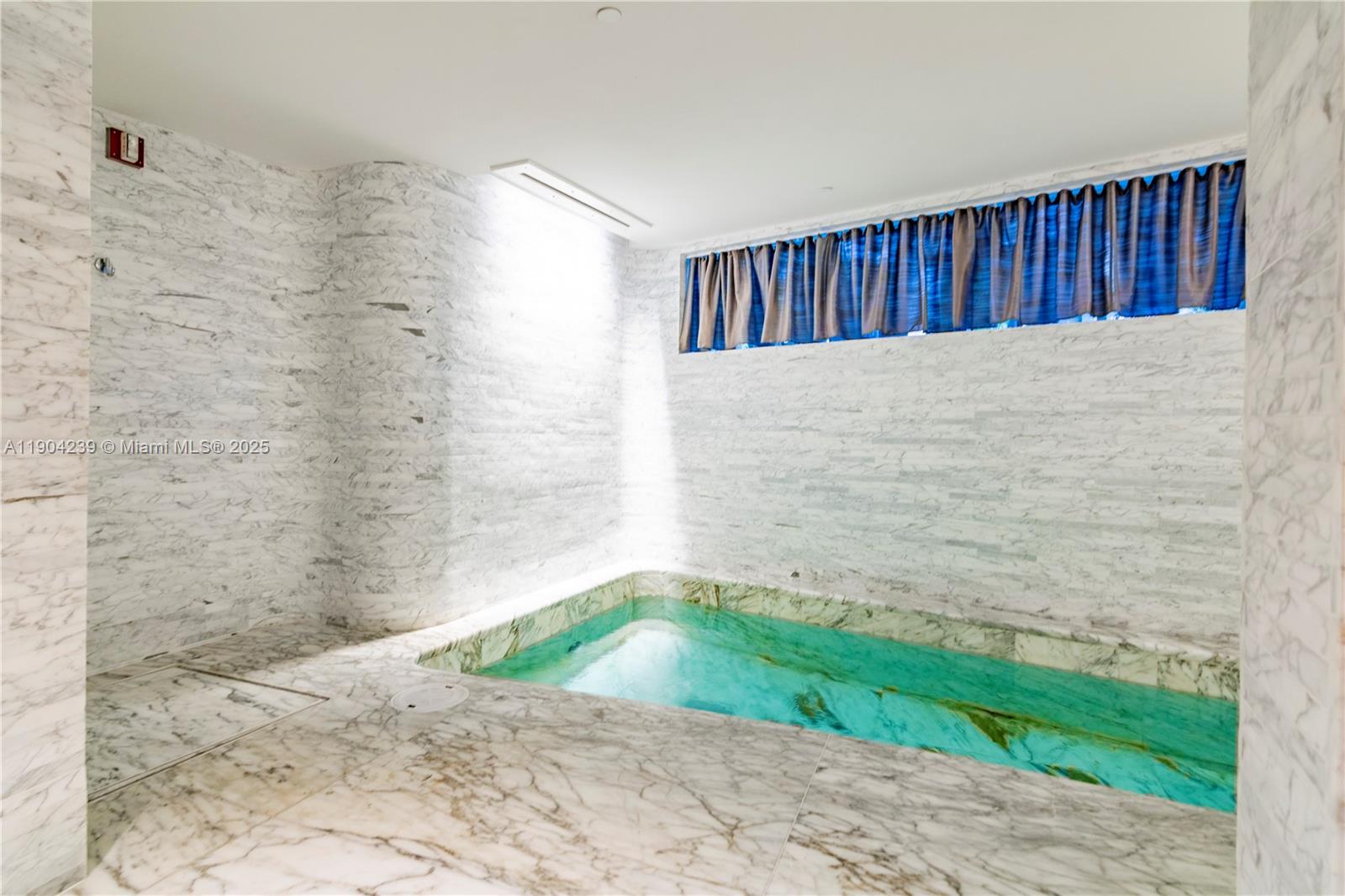 DINNER KEY - Residential