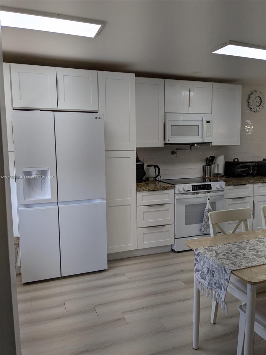 SUNRISE LAKES 166 CONDO - Residential