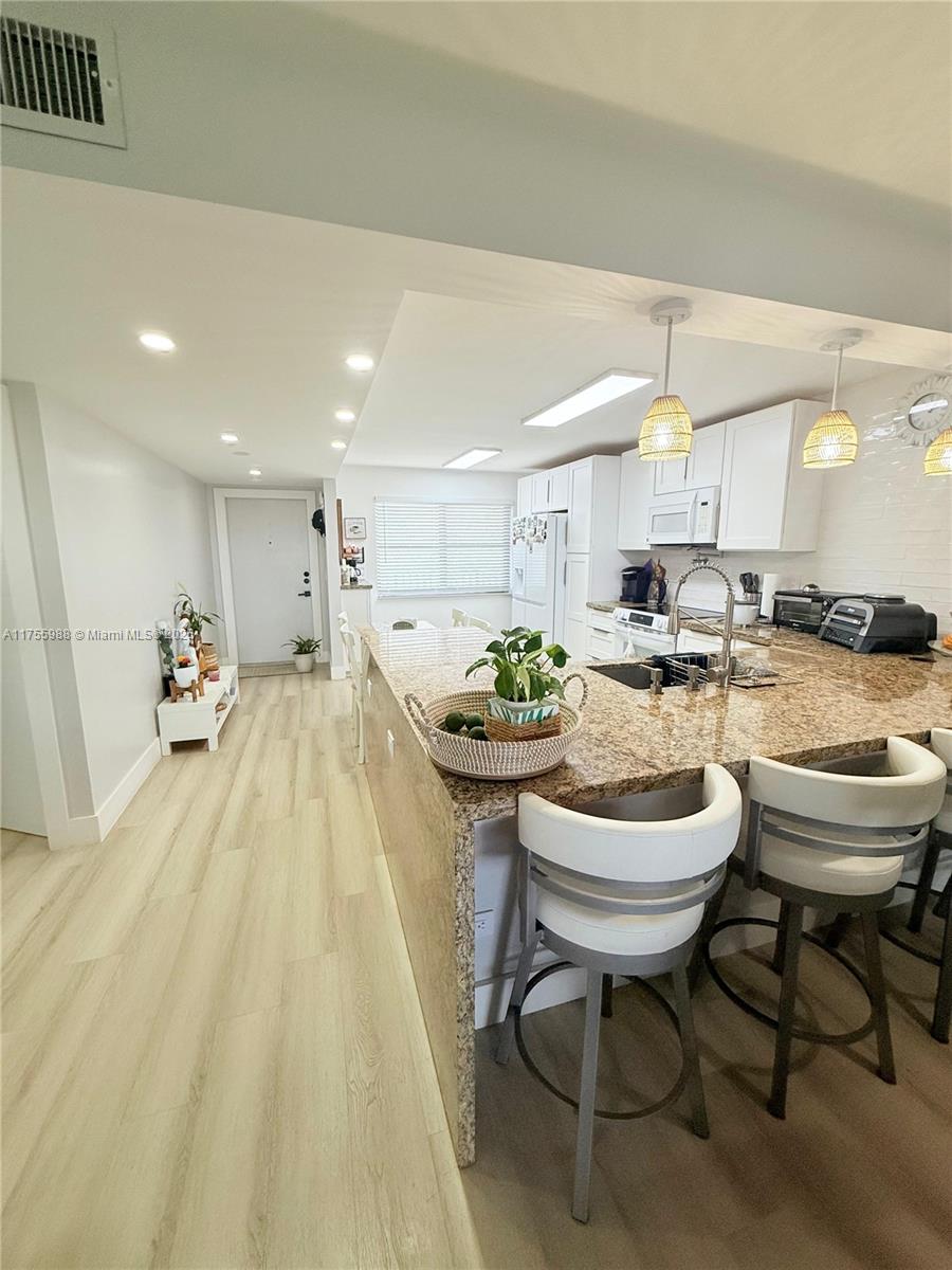 SUNRISE LAKES 166 CONDO - Residential