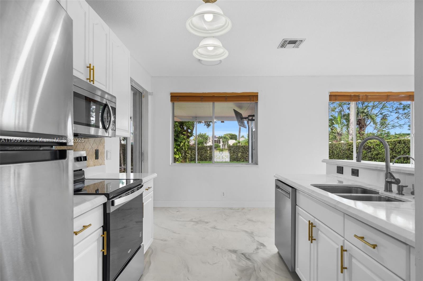 COQUINA LAKES - Residential Lease