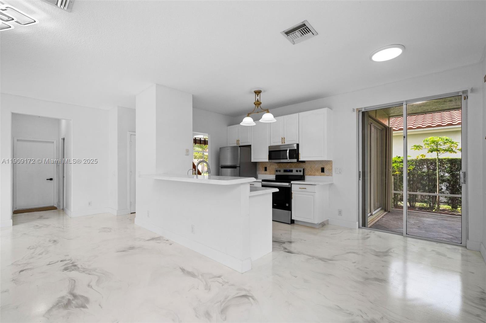 COQUINA LAKES - Residential Lease