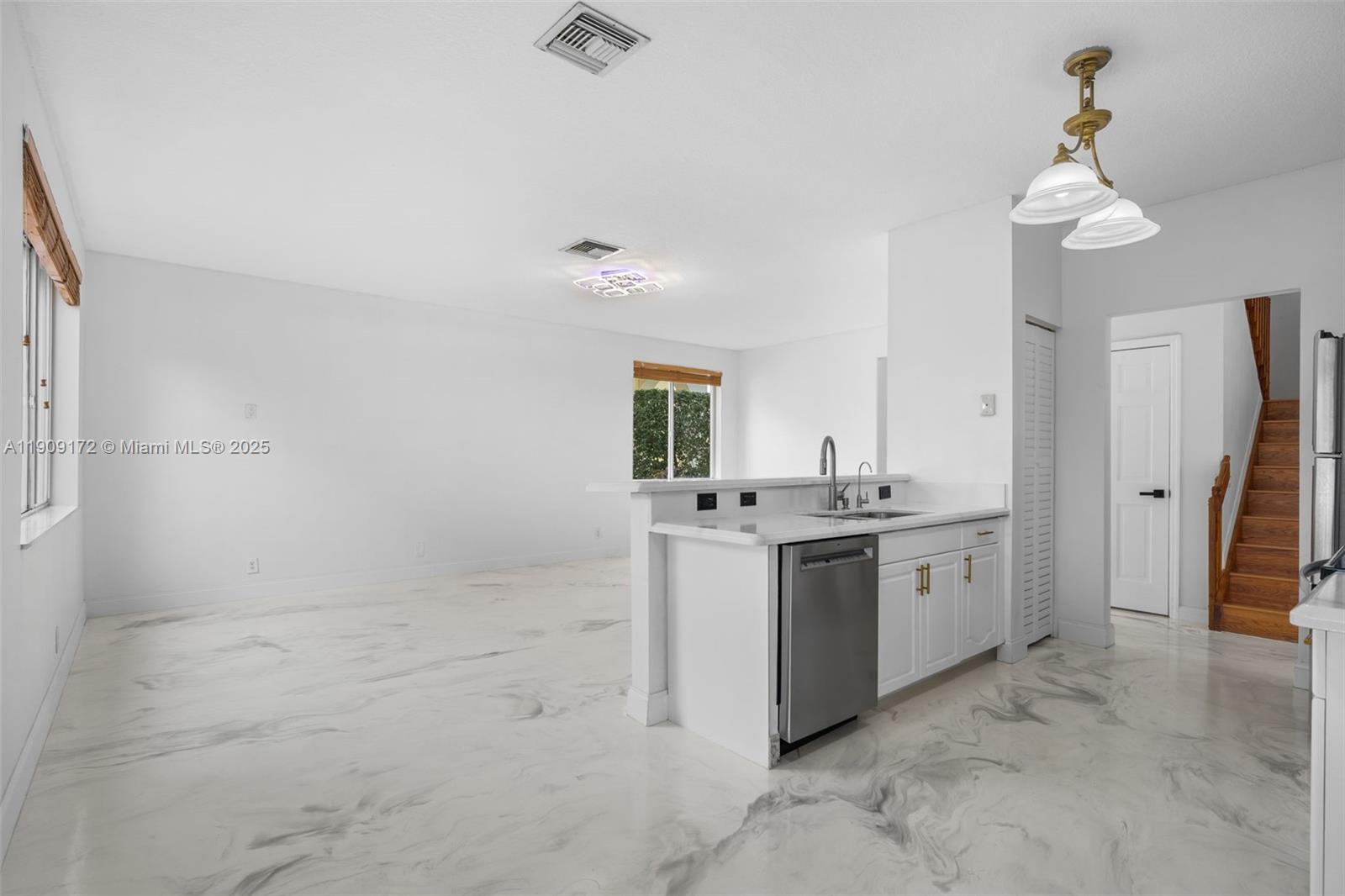 COQUINA LAKES - Residential Lease