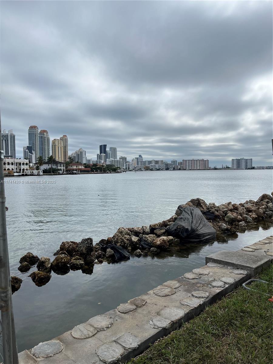 MYSTIC POINTE TOWER 400 C - Residential