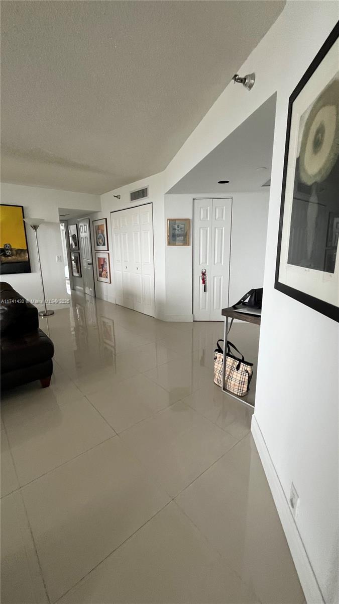 MYSTIC POINTE TOWER 400 C - Residential