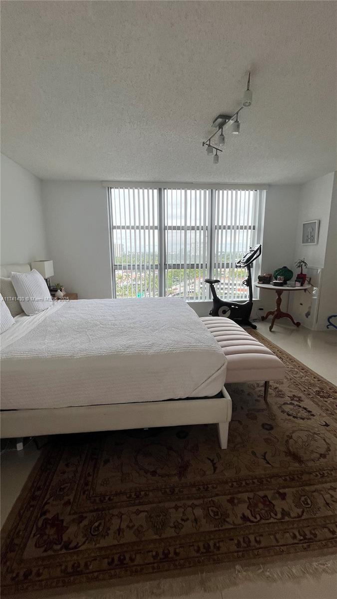 MYSTIC POINTE TOWER 400 C - Residential