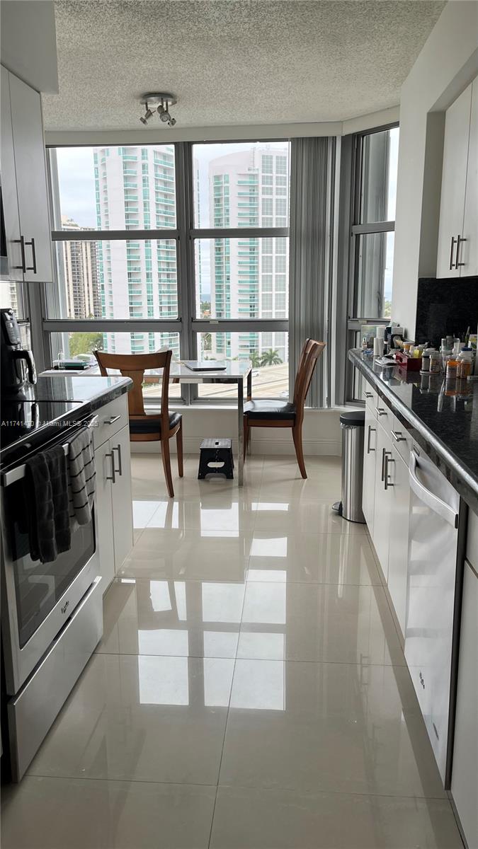 MYSTIC POINTE TOWER 400 C - Residential