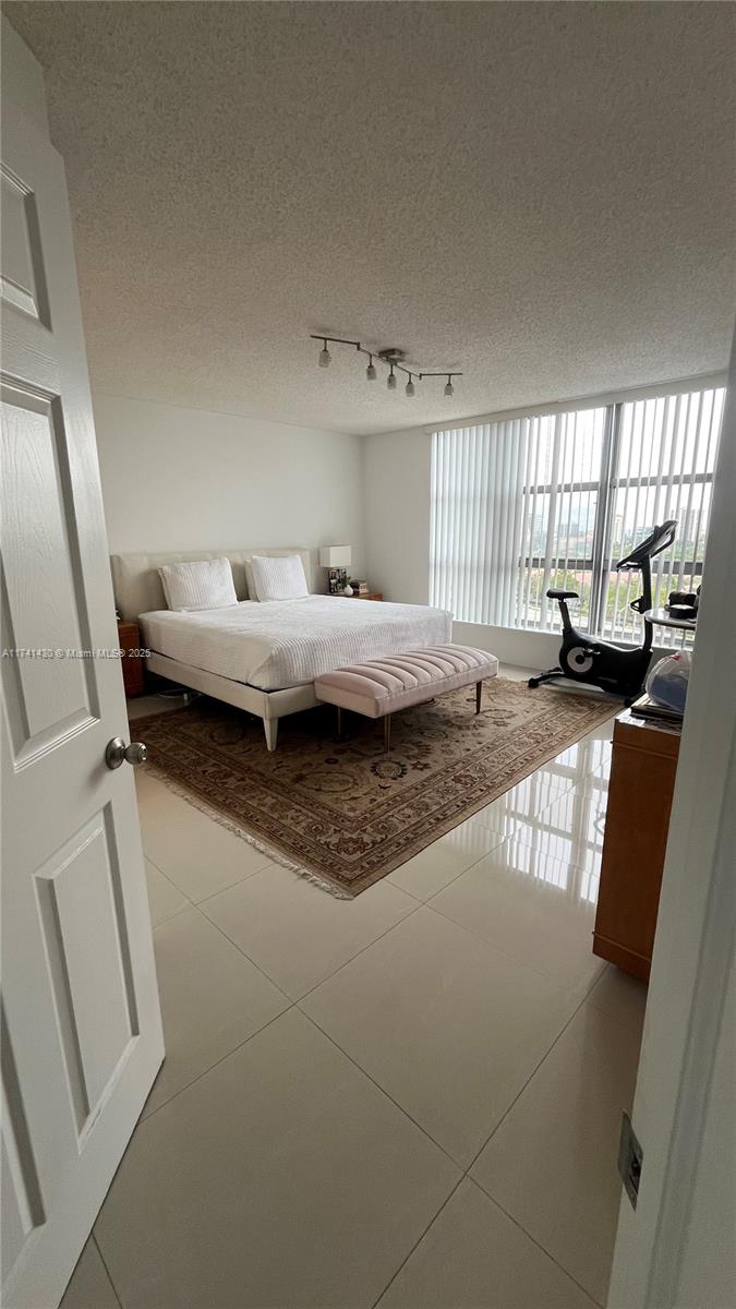 MYSTIC POINTE TOWER 400 C - Residential