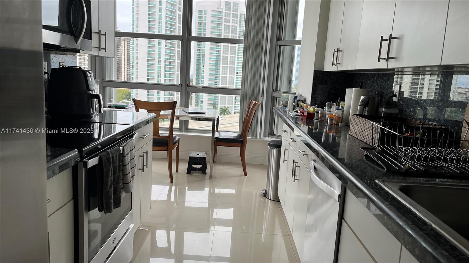 MYSTIC POINTE TOWER 400 C - Residential