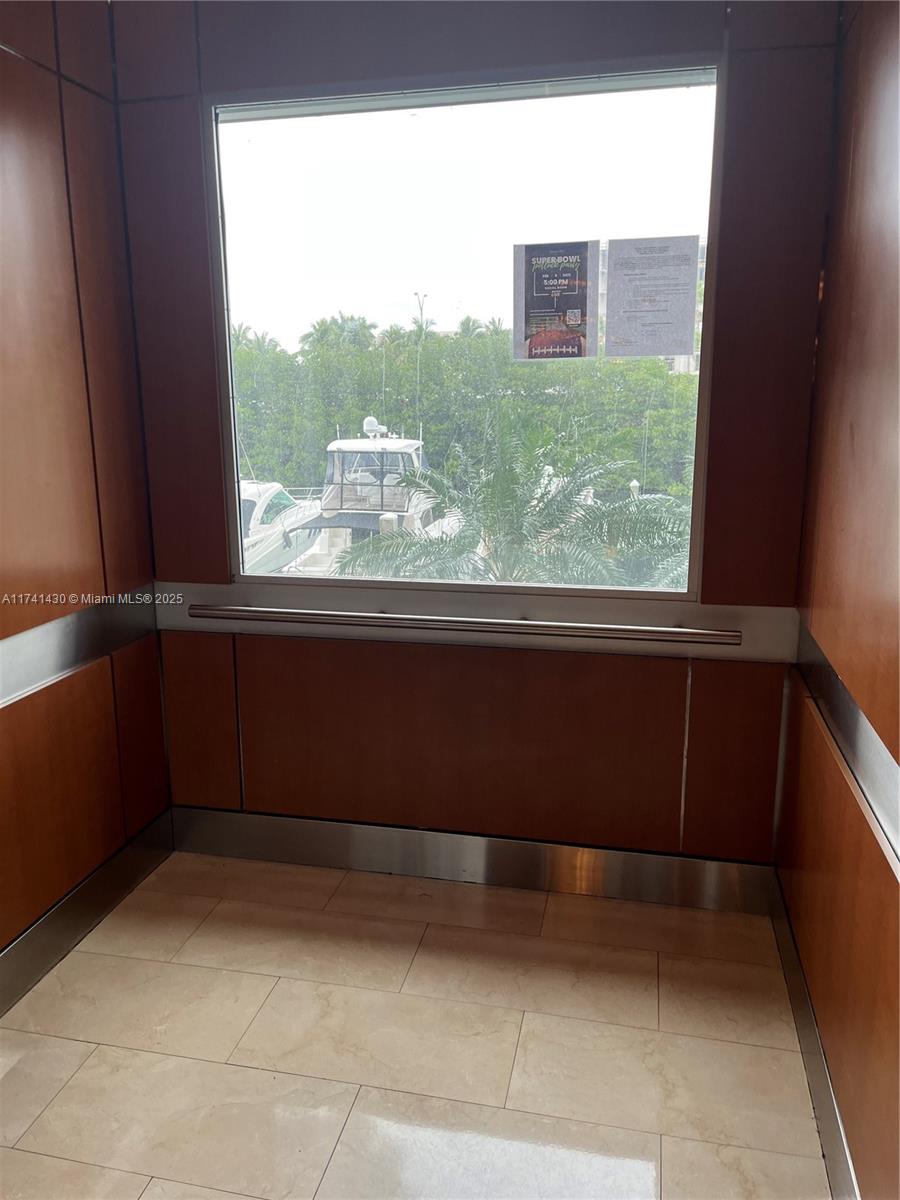 MYSTIC POINTE TOWER 400 C - Residential