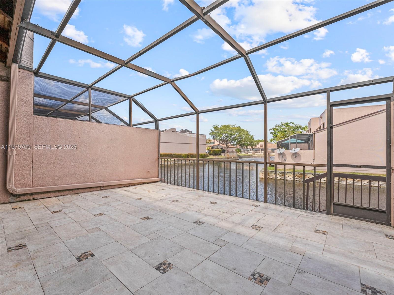 PEMBROKE LAKES SECTION SE - Residential