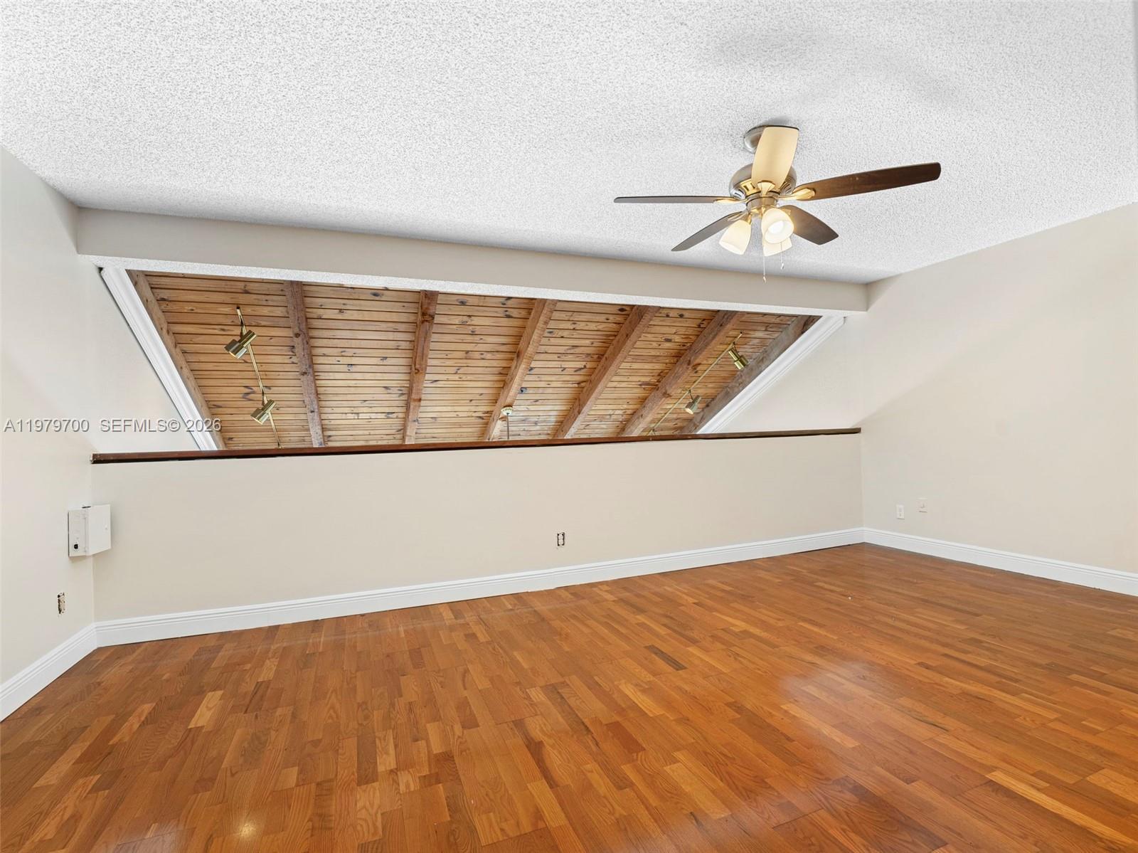 PEMBROKE LAKES SECTION SE - Residential