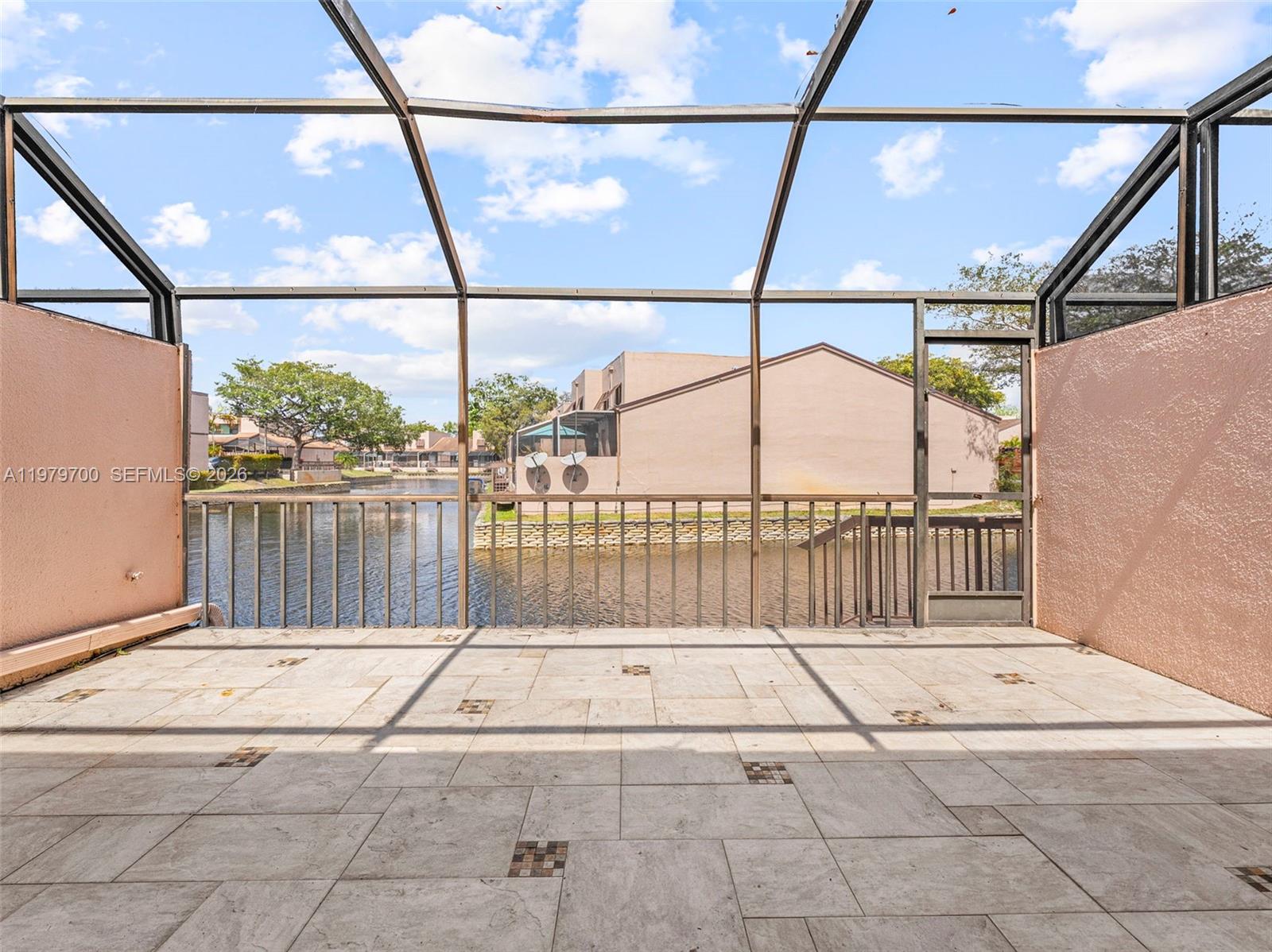 PEMBROKE LAKES SECTION SE - Residential