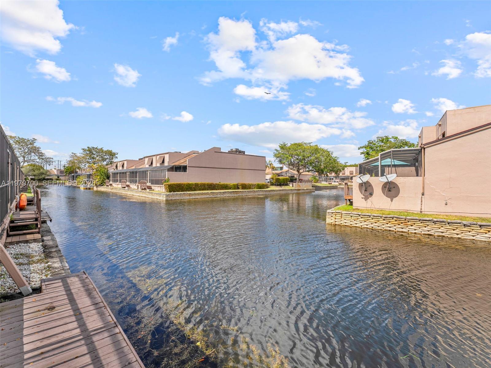 PEMBROKE LAKES SECTION SE - Residential