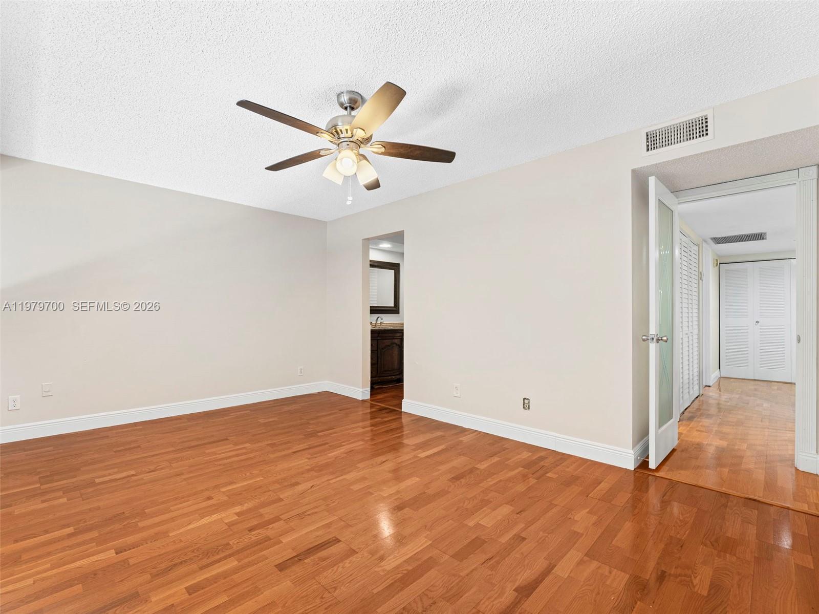 PEMBROKE LAKES SECTION SE - Residential