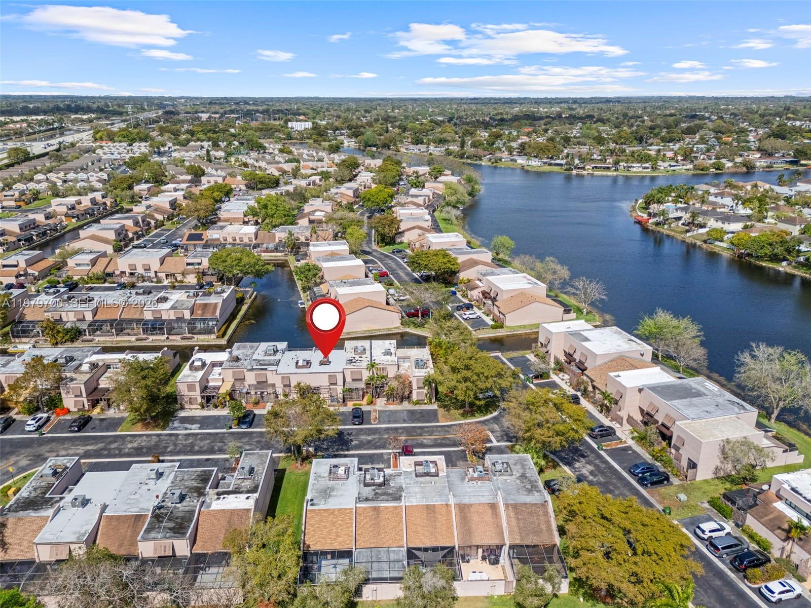 PEMBROKE LAKES SECTION SE - Residential