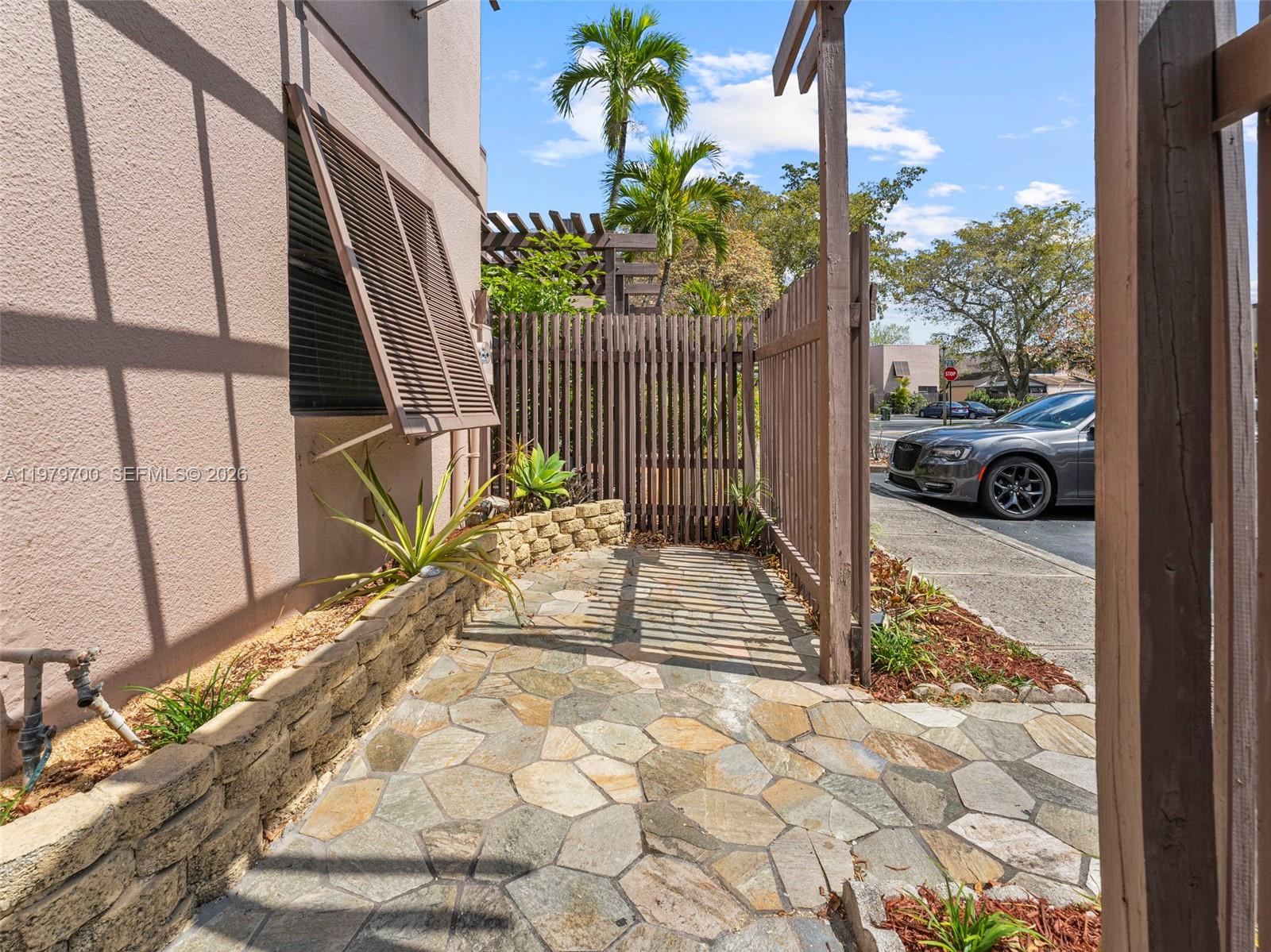 PEMBROKE LAKES SECTION SE - Residential