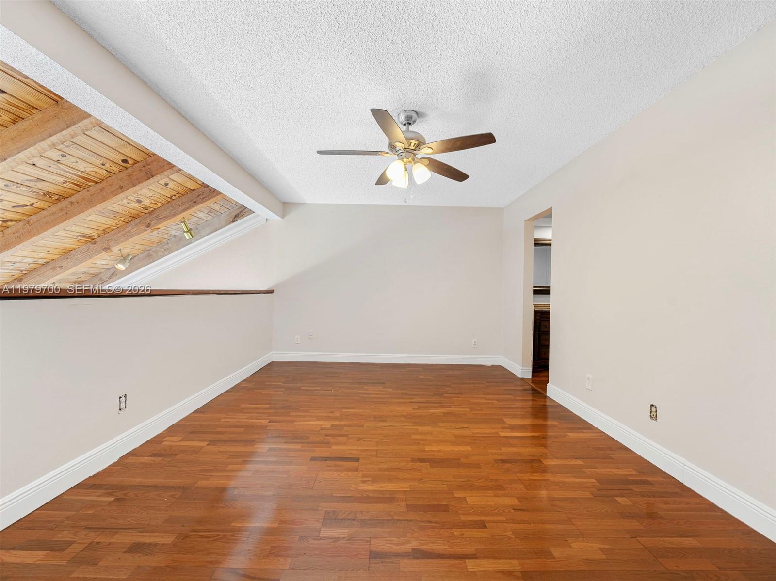 PEMBROKE LAKES SECTION SE - Residential