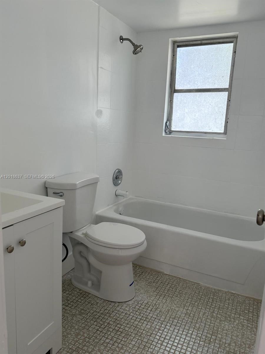 LAKESHORE AT UNIVERSITY P - Residential
