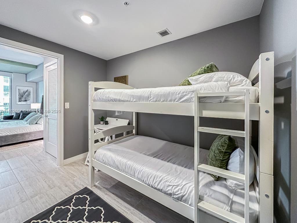 QUADRO CONDO - Residential