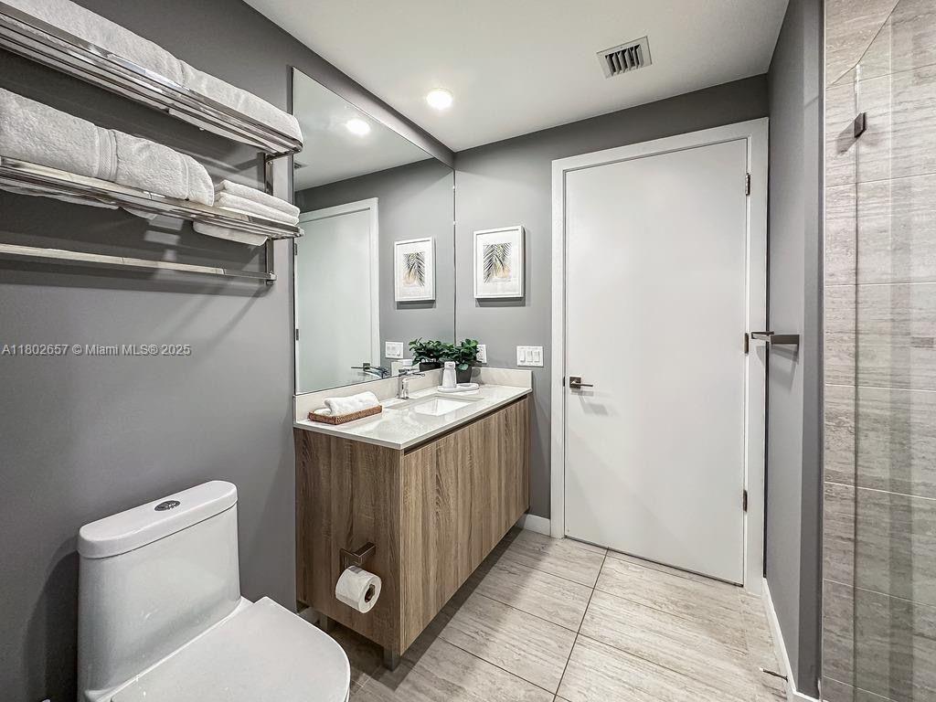 QUADRO CONDO - Residential