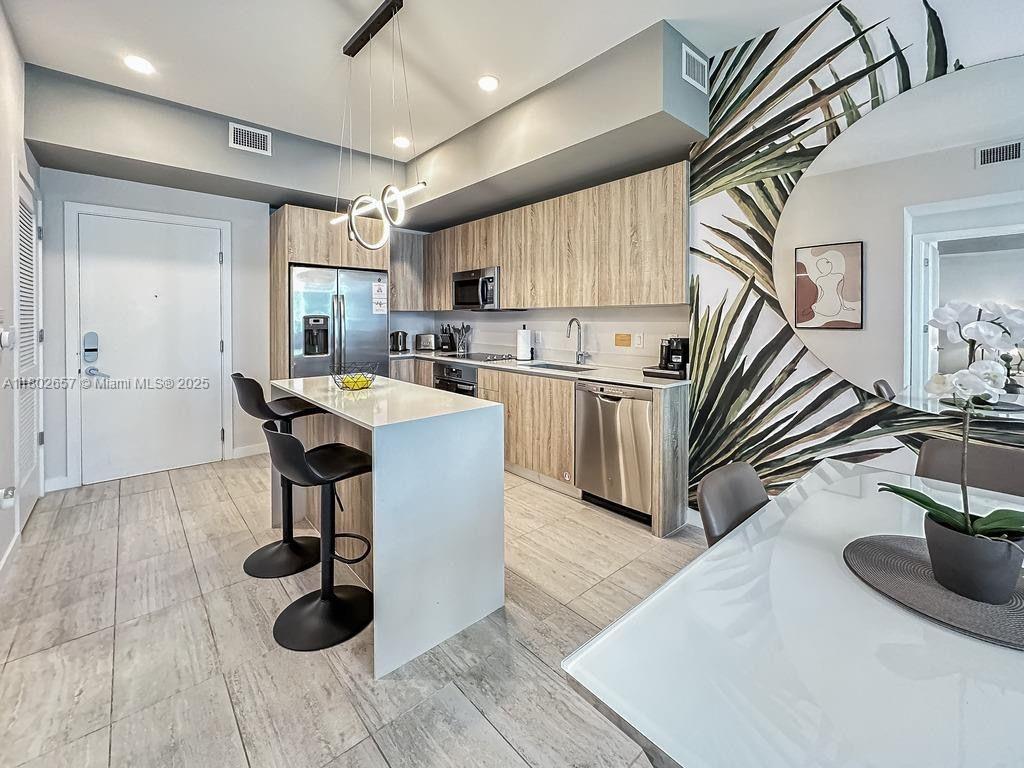 QUADRO CONDO - Residential