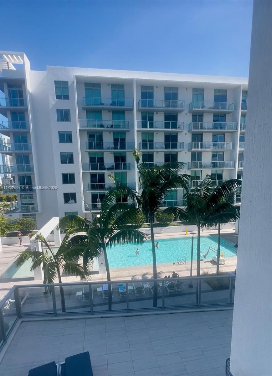 QUADRO CONDO - Residential