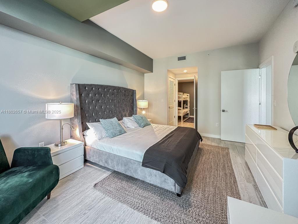 QUADRO CONDO - Residential