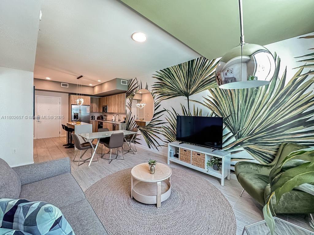 3900 Biscayne Blvd N-819